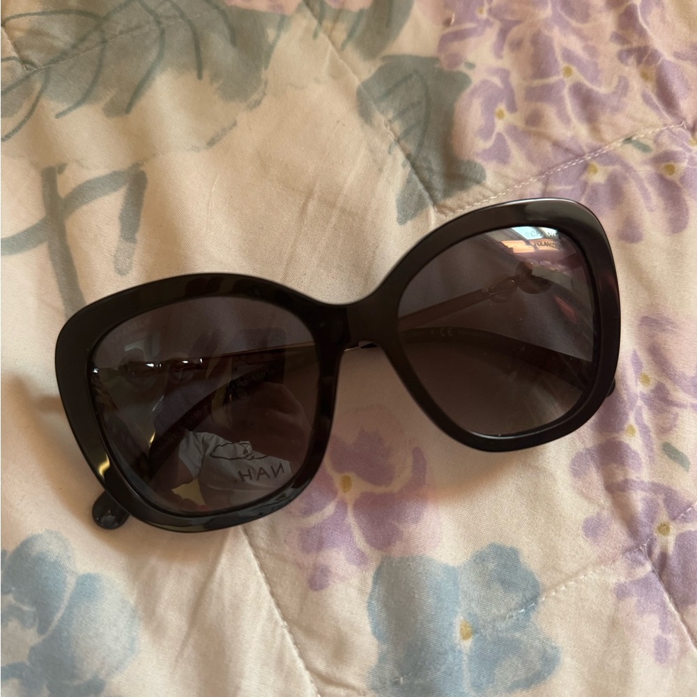 Chanel polarized Pearl Sunglasses